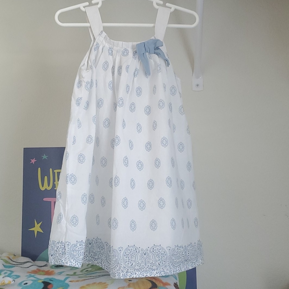 Kids dress size 4T.